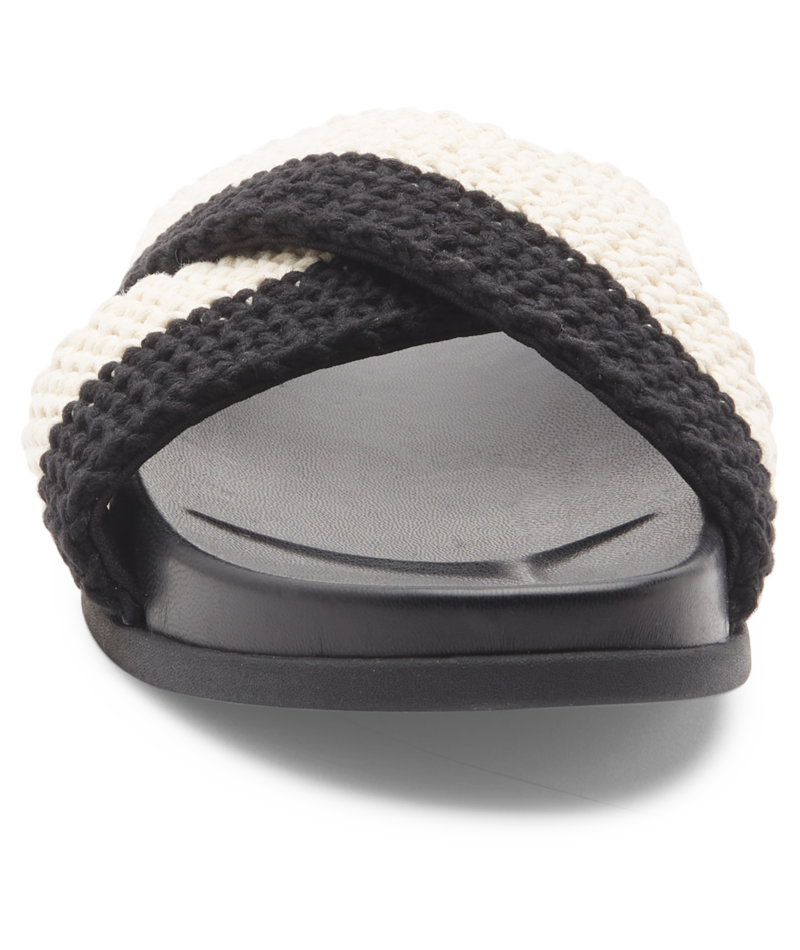 Roxy Syenna in BLACK/CREAM