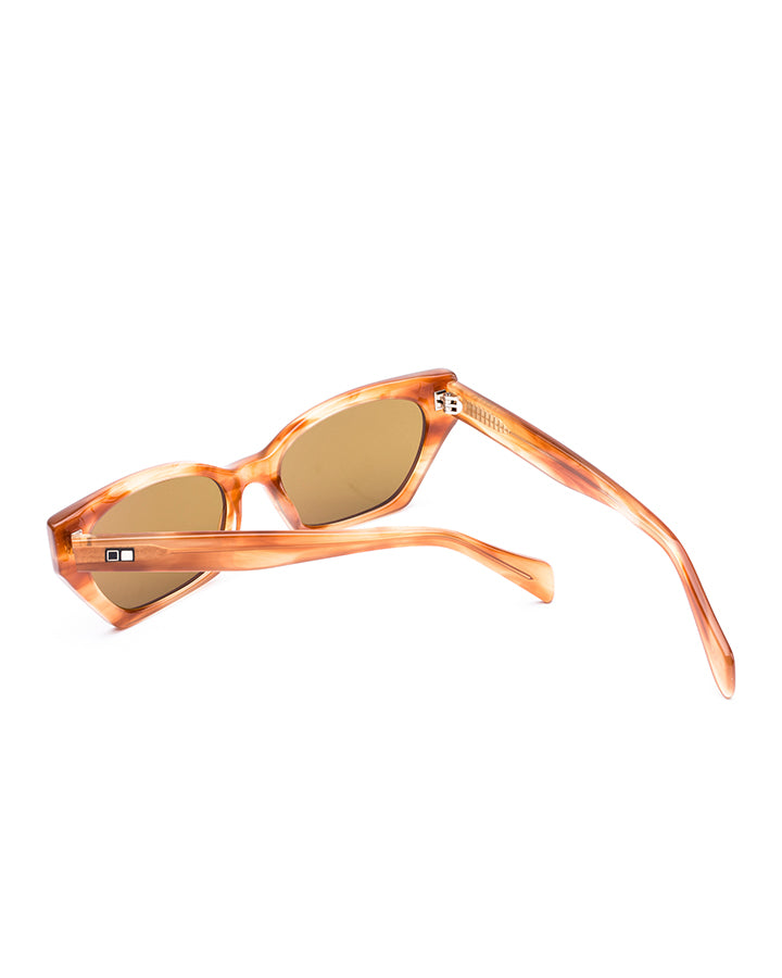 Otis Au Selena in ECO OCHRE HAVANA/BROWN